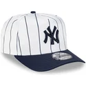 gorra-curva-blanca-y-azul-marino-snapback-9fifty-a-frame-satin-pinstripe-de-new-york-yankees-mlb-de-new-era