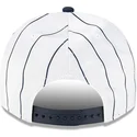 gorra-curva-blanca-y-azul-marino-snapback-9fifty-a-frame-satin-pinstripe-de-new-york-yankees-mlb-de-new-era