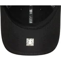 schwarze-verstellbare-9forty-kappe-mit-gebogenem-schirm-und-chicago-bulls-nba-pin-von-new-era
