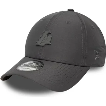 Grå justerbar böjd keps 9FORTY med Los Angeles Lakers NBA-pin från New Era