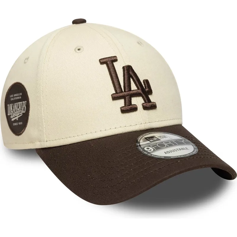 beige-und-braune-verstellbare-curved-cap-9forty-side-patch-der-los-angeles-dodgers-mlb-von-new-era
