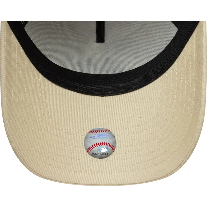sapkak-ivelt-bezs-snapback-9forty-e-frame-side-patch-new-york-yankees-mlb-new-era sapkak-ivelt-bezs-snapback-9forty-e-frame-side-patch-new-york-yankees-mlb-new-era