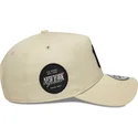 gorra-curva-beige-snapback-9forty-e-frame-side-patch-de-new-york-yankees-mlb-de-new-era