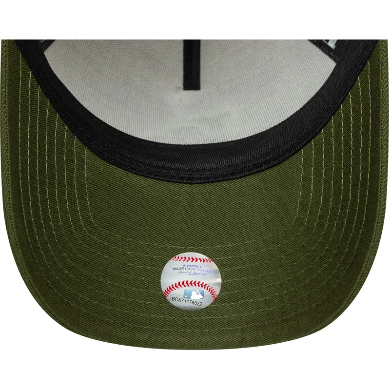 beige-und-grune-gebogene-snapback-kappe-9forty-e-frame-world-series-patch-der-los-angeles-dodgers-mlb-von-new-era