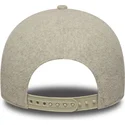 beige-snapback-kappe-mit-gebogenem-schirm-und-beigem-logo-9forty-e-frame-melton-der-new-york-yankees-mlb-von-new-era