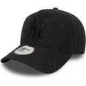 gorra-curva-negra-snapback-con-logo-negro-9forty-e-frame-melton-de-new-york-yankees-mlb-de-new-era