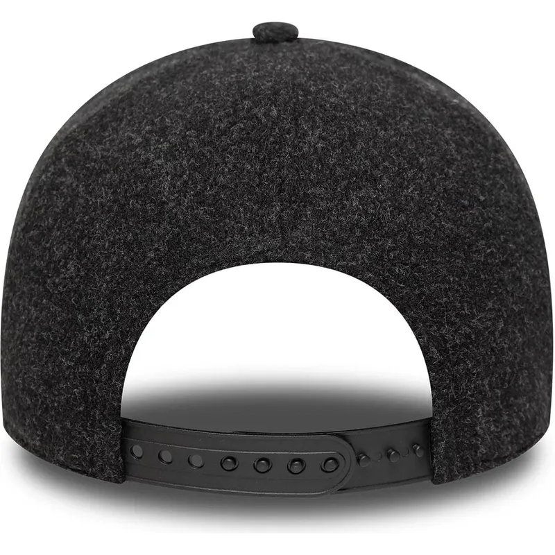 schwarze-gebogene-snapback-kappe-mit-schwarzem-logo-9forty-e-frame-melton-der-new-york-yankees-mlb-von-new-era