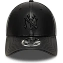 new-era-new-york-yankees-mlb-9forty-m-crown-pu-snapback-cap-mit-gebogenem-schirm-und-schwarzem-logo-in-schwarz