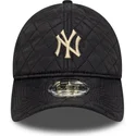 schwarze-verstellbare-curved-cap-mit-beigem-logo-9twenty-quilted-der-new-york-yankees-mlb-von-new-era