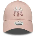 gorra-curva-rosa-ajustable-para-mujer-9forty-metallic-logo-de-new-york-yankees-mlb-de-new-era