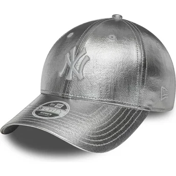 Gebogene silberne verstellbare Damenkappe 9FORTY Metallic der New York Yankees MLB von New Era