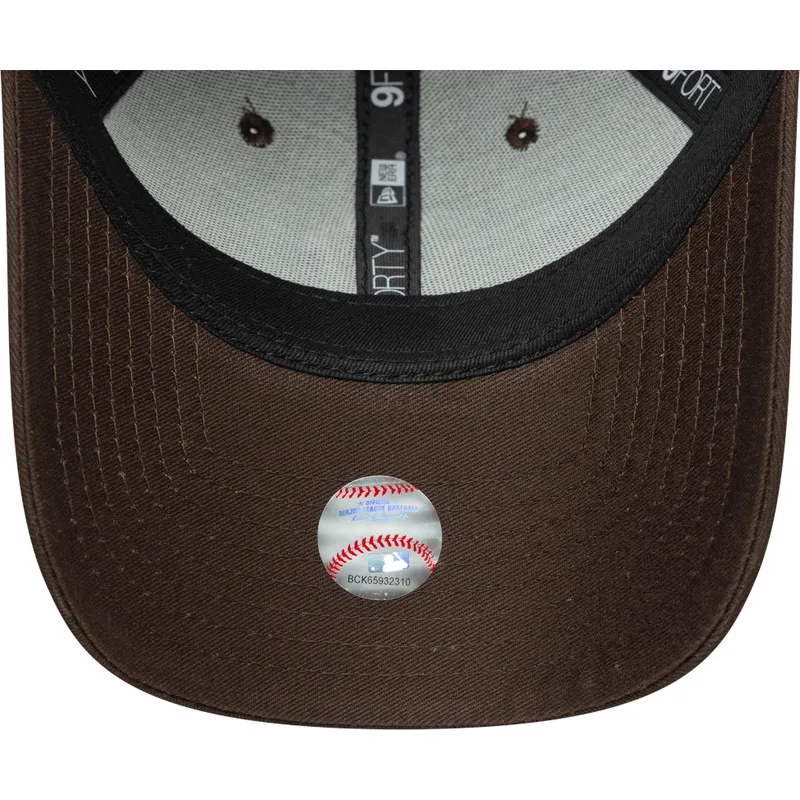 cap-ivelt-kafyav-reguliruema-lenta-9forty-league-essential-new-york-yankees-mlb-new-era cap-ivelt-kafyav-reguliruema-lenta-9forty-league-essential-new-york-yankees-mlb-new-era