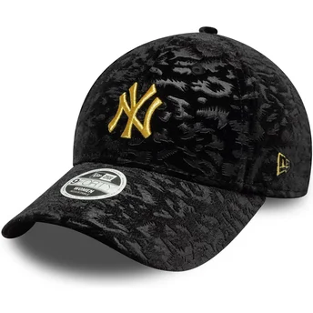 Gorra curva negra ajustable para mujer con logo amarillo 9FORTY Leo Velour Metallic de New York Yankees MLB de New Era