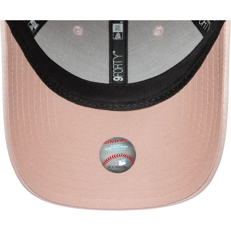 sapkak-ivelt-rozsaszin-allithato-9forty-satin-bow-back-new-york-yankees-mlb-new-era sapkak-ivelt-rozsaszin-allithato-9forty-satin-bow-back-new-york-yankees-mlb-new-era