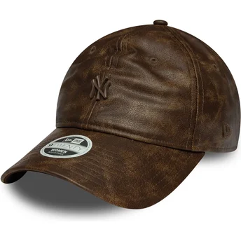 Gorra curva marrón ajustable para mujer con logo marrón 9TWENTY Worn PU de New York Yankees MLB de New Era