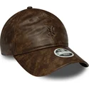 gorra-curva-marron-ajustable-para-mujer-con-logo-marron-9twenty-worn-pu-de-new-york-yankees-mlb-de-new-era
