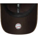 gorra-curva-marron-ajustable-para-mujer-con-logo-marron-9twenty-worn-pu-de-new-york-yankees-mlb-de-new-era