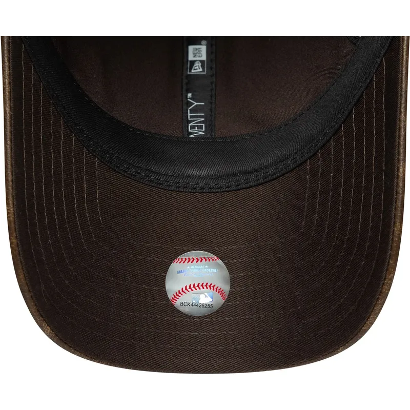 sapkak-ivelt-barna-allithato-9twenty-worn-pu-new-york-yankees-mlb-new-era