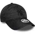 gorra-curva-negra-ajustable-para-mujer-con-logo-negro-9twenty-padded-de-new-york-yankees-mlb-de-new-era
