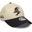 gorra-curva-beige-y-azul-marino-ajustable-para-nino-9twenty-mascot-de-new-era