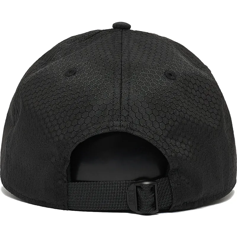 schwarze-verstellbare-curved-cap-truefit-resting-man-von-djinns