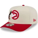 beige-und-rote-gebogene-snapback-kappe-9fifty-a-frame-precurved-hardwood-classics-der-atlanta-hawks-nba-von-new-era