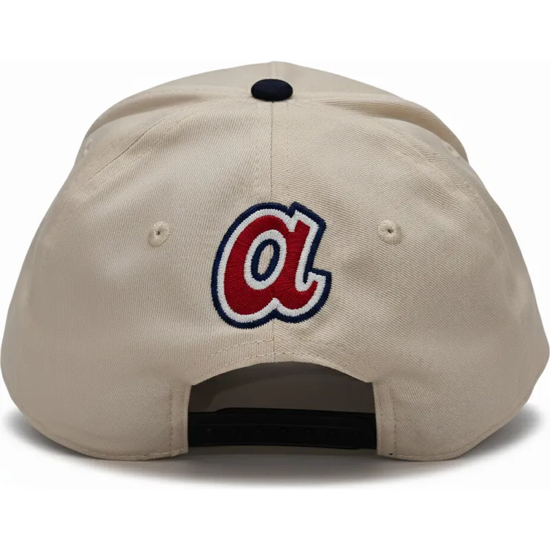 cap-ivelt-bezhov-snapbek-rise-structured-atlanta-braves-mlb-nike