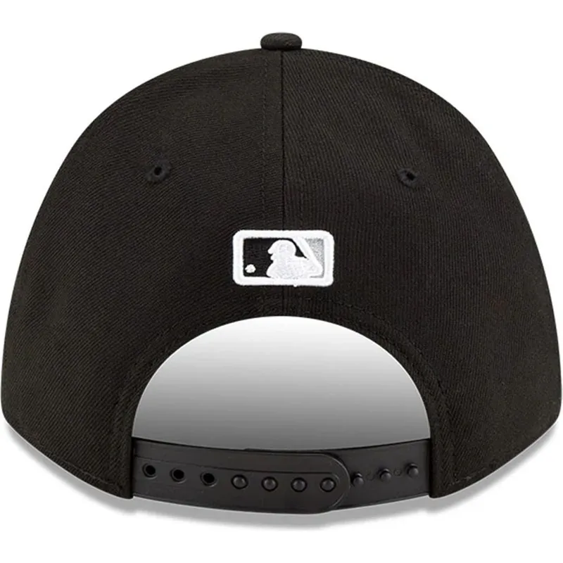 svart-kurvad-keps-snapback-9forty-m-crown-player-replica-fran-chicago-white-sox-mlb-av-new-era
