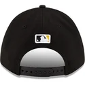 schwarze-gebogene-snapback-kappe-9forty-m-crown-player-replica-der-pittsburgh-pirates-mlb-von-new-era