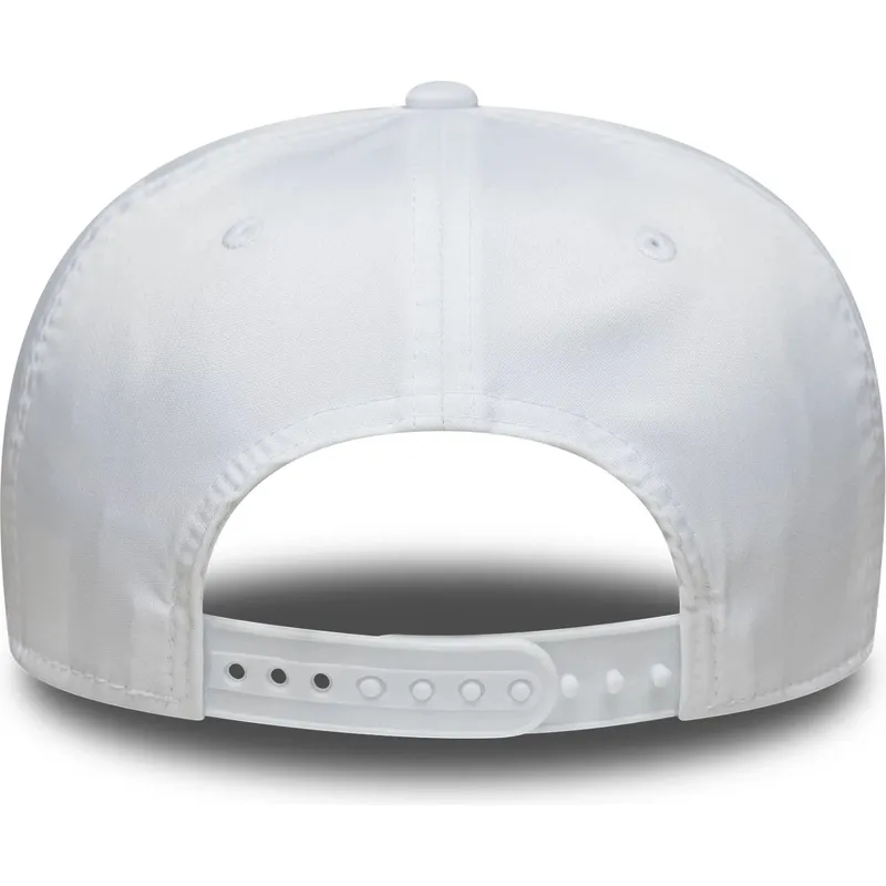 cap-ivelt-byal-snapbek-9seventy-new-era