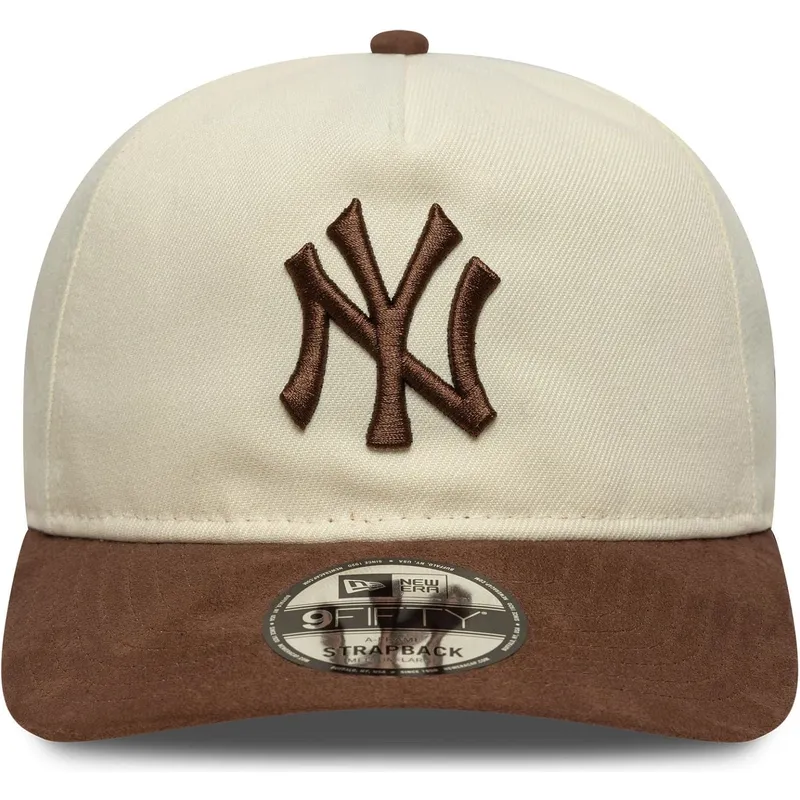 beige-und-braune-verstellbare-curved-cap-9fifty-a-frame-suede-visor-der-new-york-yankees-mlb-von-new-era