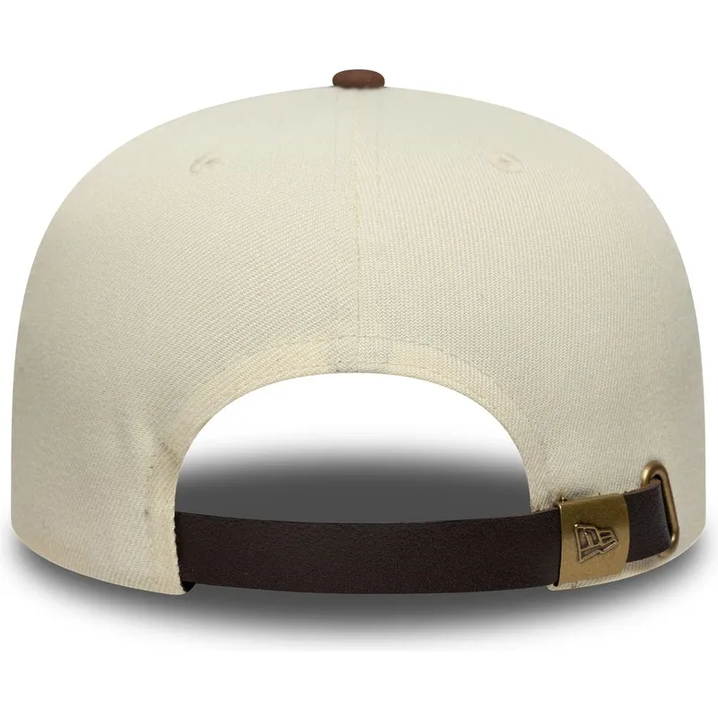 gorra-curva-beige-y-marron-ajustable-9fifty-a-frame-suede-visor-de-new-york-yankees-mlb-de-new-era