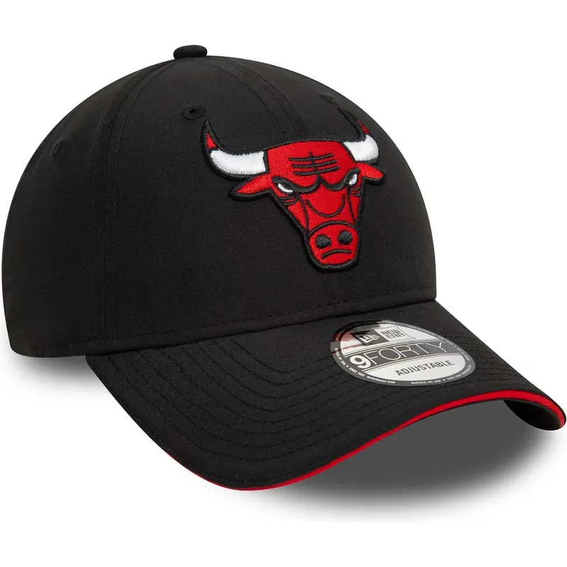svart-justerbar-bojd-keps-9forty-microfibre-fran-chicago-bulls-nba-av-new-era