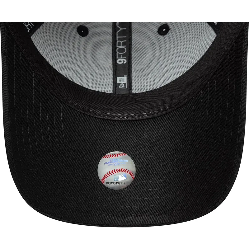 sapkak-ivelt-fekete-snapback-9forty-metallic-new-york-yankees-mlb-new-era