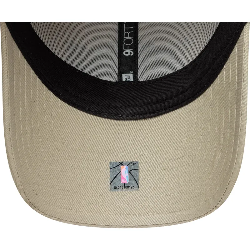 cap-ivelt-bezhov-snapbek-9forty-metallic-los-angeles-lakers-nba-new-era cap-ivelt-bezhov-snapbek-9forty-metallic-los-angeles-lakers-nba-new-era