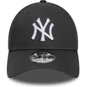 graue-verstellbare-curved-cap-9forty-league-essential-der-new-york-yankees-mlb-von-new-era
