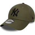 gron-justerbar-kurvad-keps-med-svart-logotyp-9forty-league-essential-fran-new-york-yankees-mlb-av-new-era