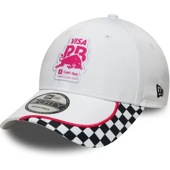 Weiße gebogene Snapback-Kappe 9FORTY Checkerboard von Racing Bulls F1 Team Formula 1 von New Era