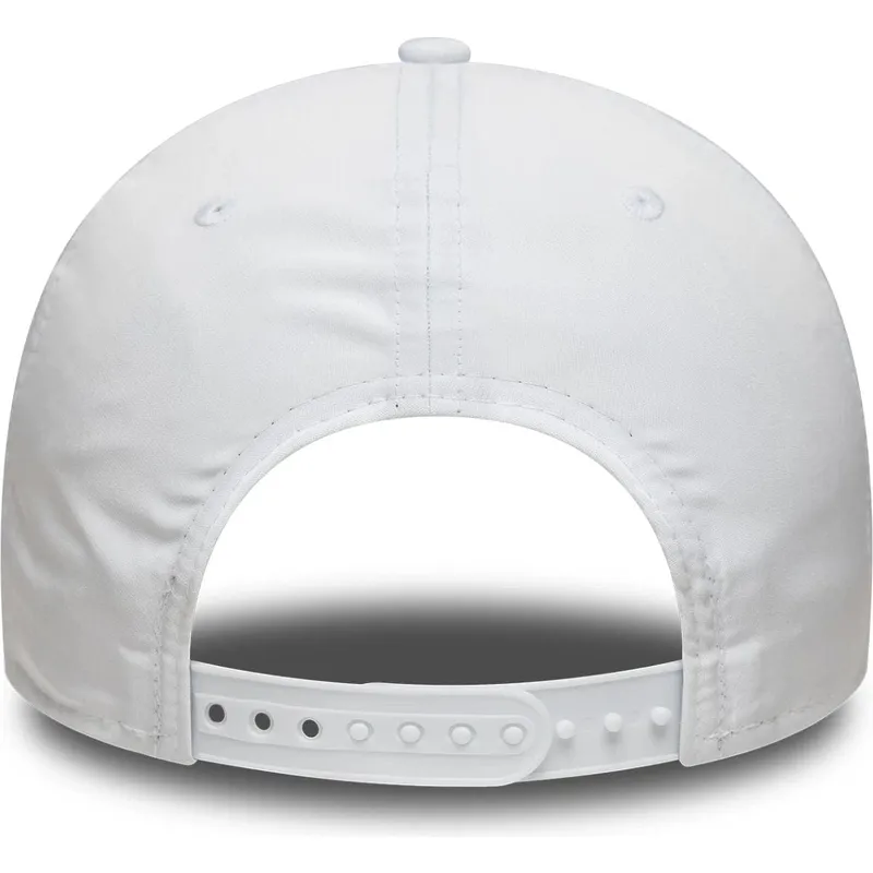 cap-ivelt-byal-snapbek-9forty-checkerboard-racing-bulls-f1-team-formula-1-new-era