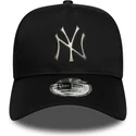 schwarze-gebogene-snapback-kappe-9forty-e-frame-metallic-der-new-york-yankees-mlb-von-new-era