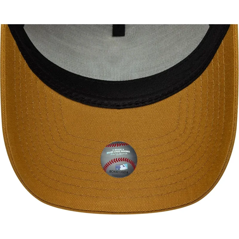 cap-ivelt-kafyav-snapbek-9forty-e-frame-league-essential-new-york-yankees-mlb-new-era