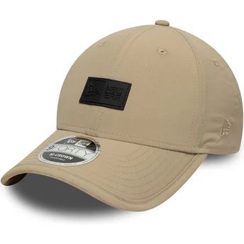 Böjd beige justerbar keps 9FORTY M-Crown Sport från New Era