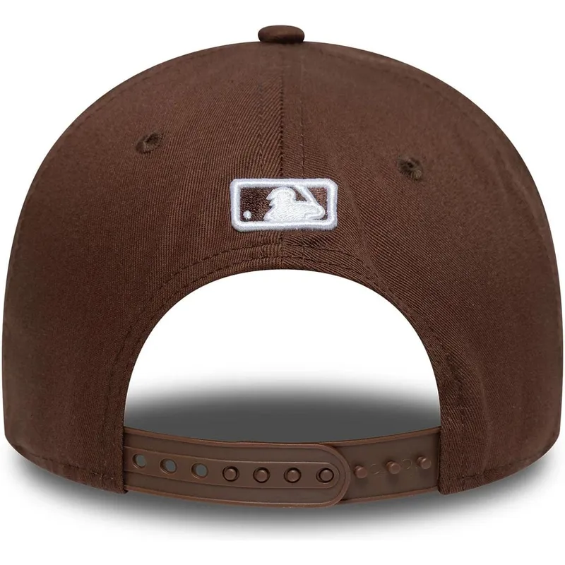 cap-ivelt-kafyav-snapbek-9forty-m-crown-new-york-yankees-mlb-new-era