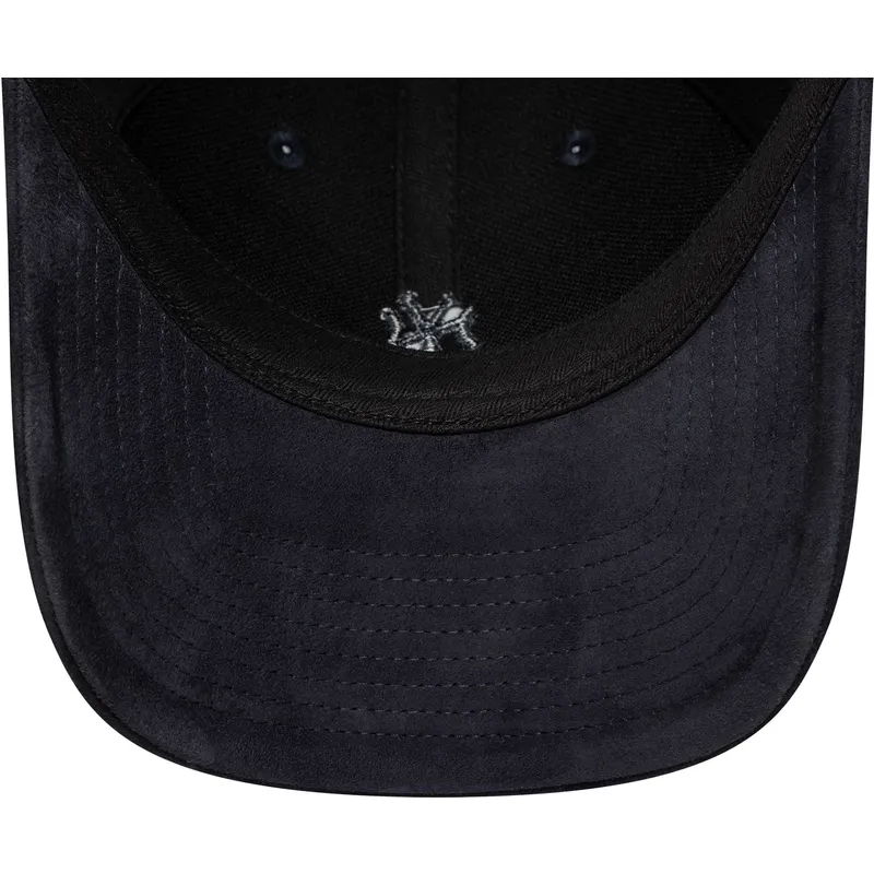 marinbla-bojd-keps-justerbar-med-marinblatt-logo-9twenty-suede-fran-new-york-yankees-mlb-av-new-era