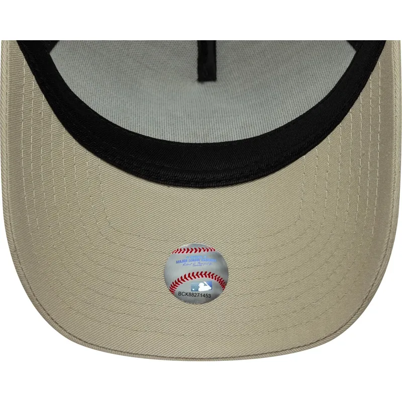 sapkak-ivelt-bezs-snapback-a-frame-league-essential-new-york-yankees-mlb-new-era
