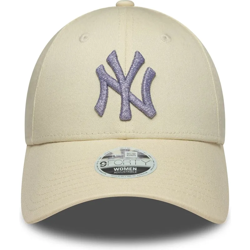 bojd-beige-justerbar-keps-med-lila-logotyp-for-dam-9forty-metallic-logo-fran-new-york-yankees-mlb-av-new-era