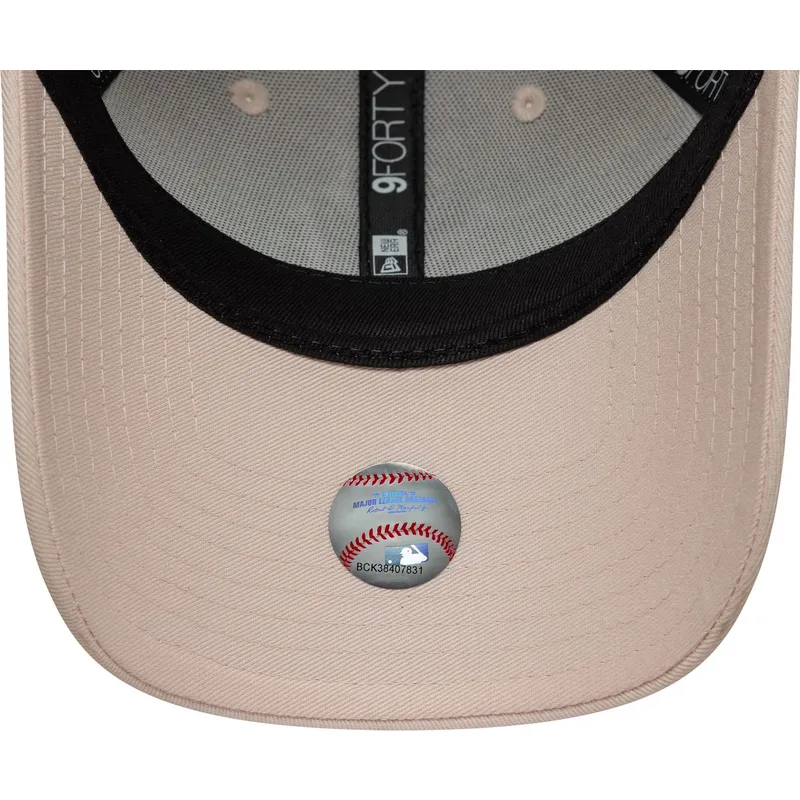 cap-ivelt-roza-reguliruema-lenta-9forty-metallic-new-york-yankees-mlb-new-era
