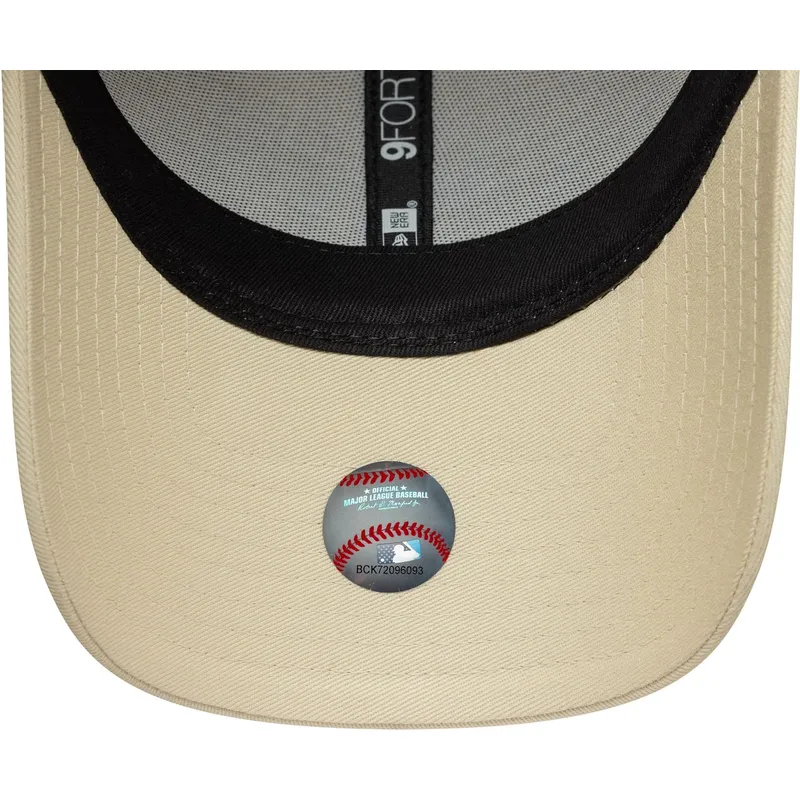cap-ivelt-bezhov-reguliruema-lenta-9forty-sequin-wordmark-new-york-yankees-mlb-new-era