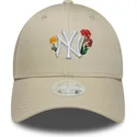 beige-verstellbare-curved-cap-fur-damen-9forty-floral-icon-der-new-york-yankees-mlb-von-new-era