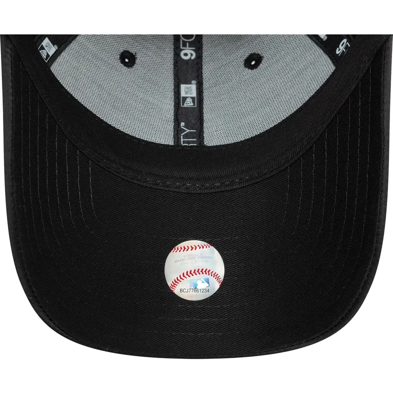 cap-ivelt-cheren-snapbek-9forty-satin-new-york-yankees-mlb-new-era